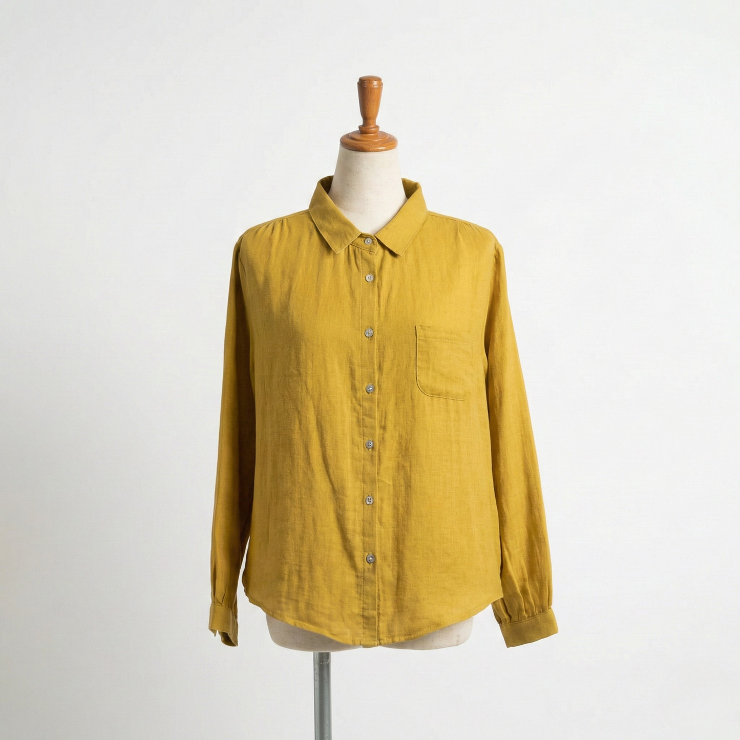 しあわせボタンの柔らかブラウス