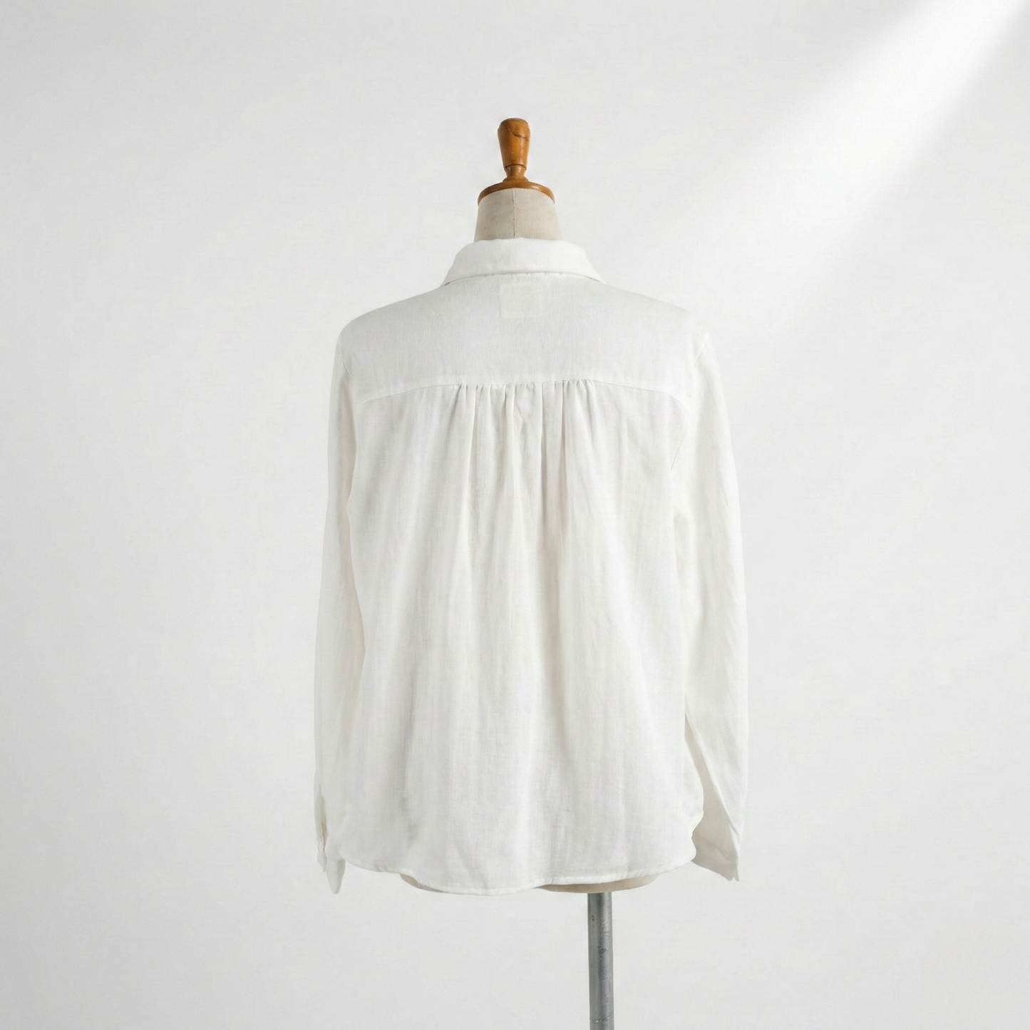 しあわせボタンの柔らかブラウス