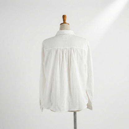 しあわせボタンの柔らかブラウス