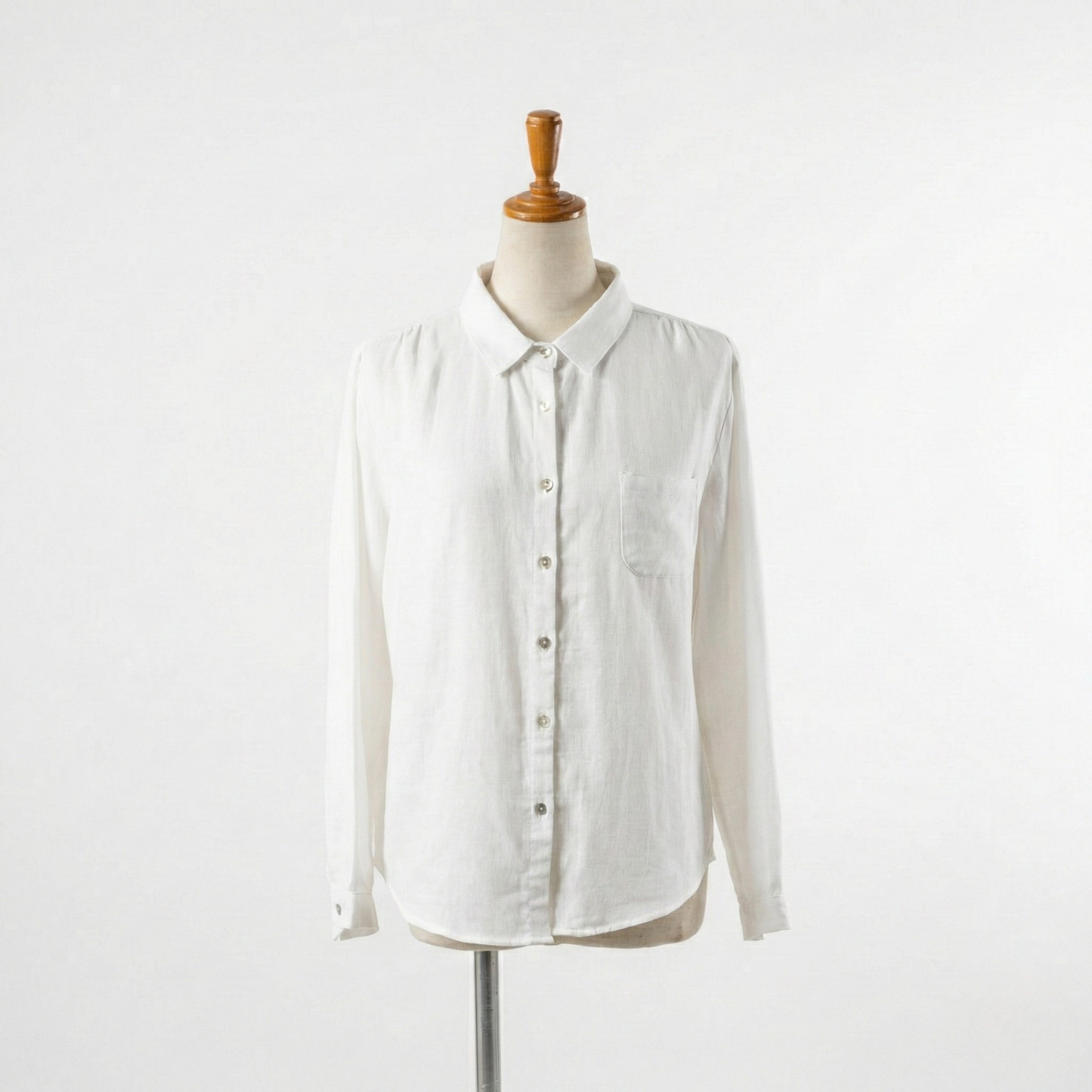 しあわせボタンの柔らかブラウス