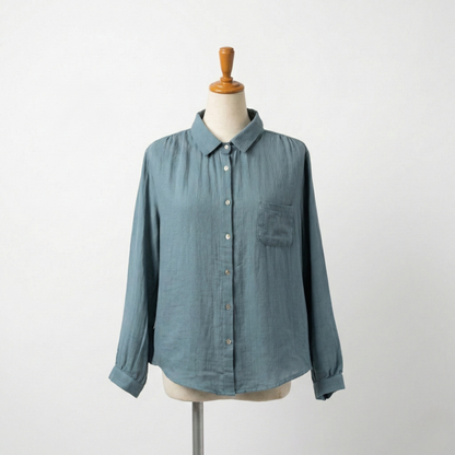 しあわせボタンの柔らかブラウス