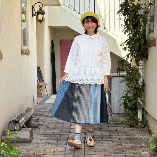 前後OK裾レースブラウス