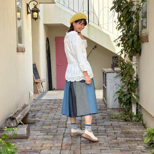 前後OK裾レースブラウス